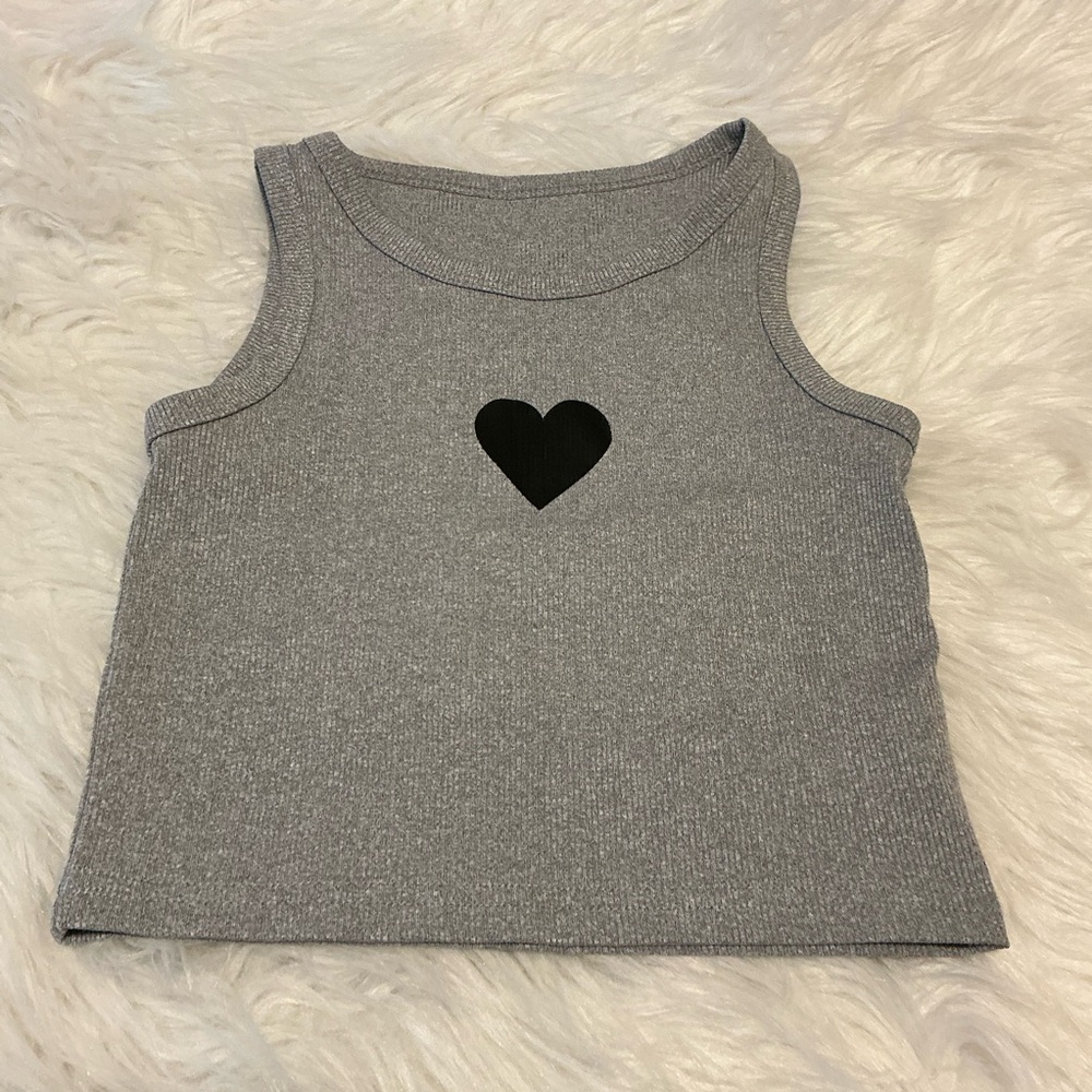 Gray tank top with black heart size 120 Asian for little girl/children